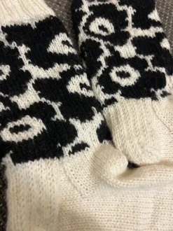 Käsintehdyt ”Marimekon” villasukat