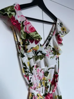 Kukkakuvioinen haalari