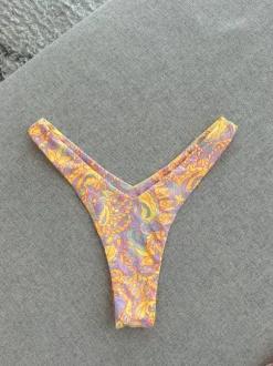 Kulani Kinis bikini alaosa