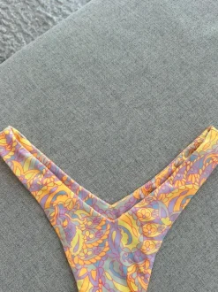 Kulani Kinis bikini alaosa