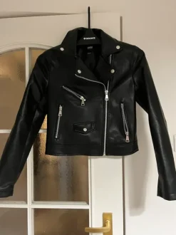 Kurtka a’la skórzana House rozm S ramoneska