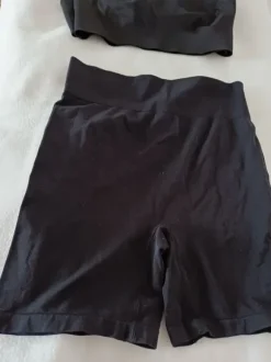 Käytetyt toppi/ pyöräilyhousut