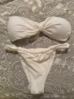 Käyttämättömät bikinit