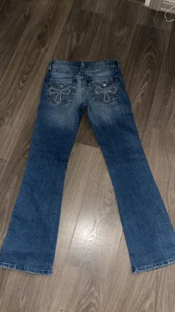 Käyttämättömät farkut kokoa S