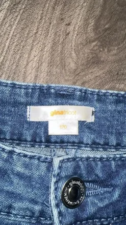 Käyttämättömät farkut kokoa S