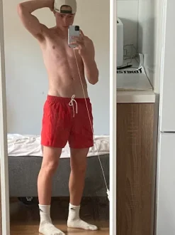 Lacoste punaiset uimashortsit, koko M – kesän komeimmille rantapäiville