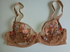 Lascana rintaliivit 80c