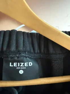 Leized colitsihousut.