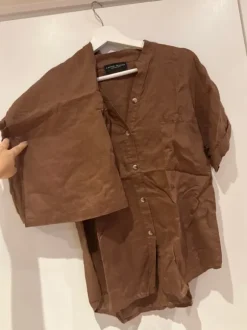 Lene Sandin ruskea pellava-asu