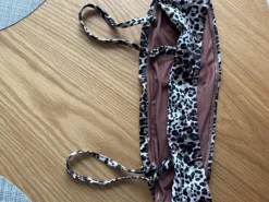 Leopardikuosi bikini yläosa