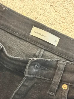 Leveälahkeiset farkut