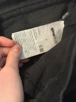 Leveälahkeiset farkut