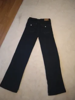 Leveälahkeiset farkut