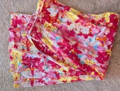 Leveälahkeiset trikoohousut