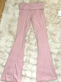 Leveälahkeiset Verryttelyhousut