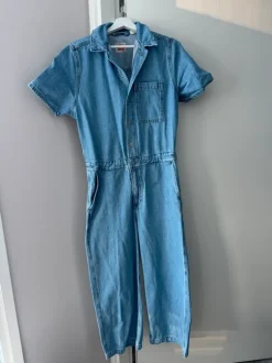 Leviksen farkkuhaalari