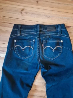 Levis
