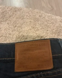 Levis 512