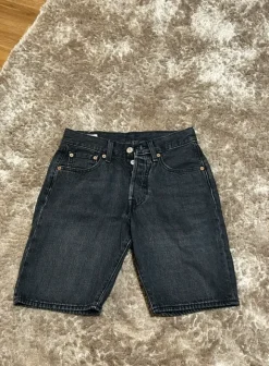Levis 501 farkkushotsit koko 27