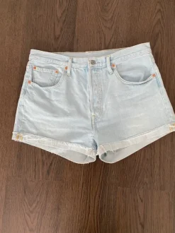Levis 501 shortsit koko w32