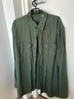 Levis armyn vihreä kauluspaita
