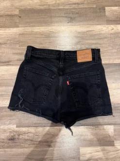 Levis farkkushortsit