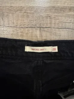 Levis farkkushortsit