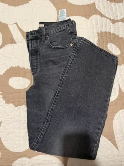 Levis ribcage straight ankle pants