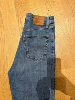 Levis ribcage straight W27
