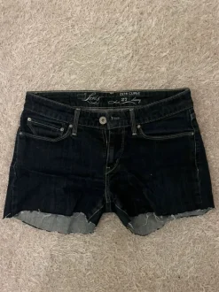 Levi’s shortsit