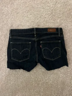 Levi’s shortsit