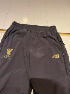 Liverpool housut new balance