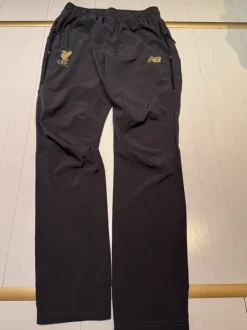 Liverpool housut new balance