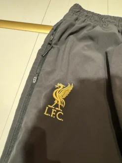 Liverpool housut new balance