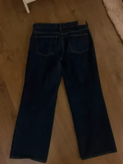 low wide jeans