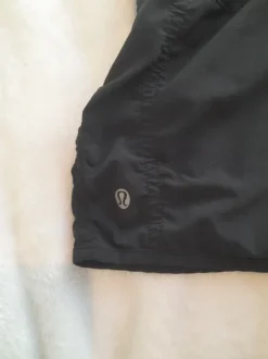 Lululemon shortsit