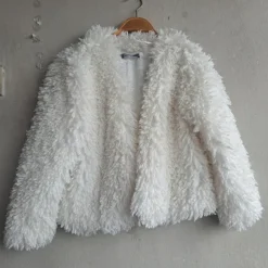 Luonnonvalkoinen ginatricot pörrötakki koko s