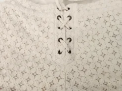 Luonnonvalkoiset mikroshortsit