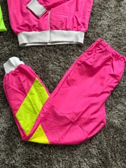 80-luvun tuulipuku/treeniasu