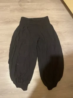 Lyhyet haarem housut