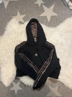 Lyhyt adidas huppari