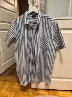 Lyhythihainen paitapusero