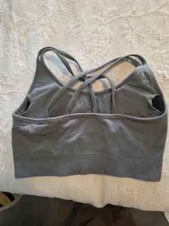 Maastonvihreät urheilurintsikat