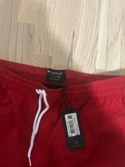 Mckenzie uimashortsit