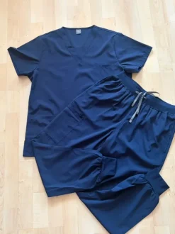 Medicininis kostiumėlis (apranga)Medicininė uniforma