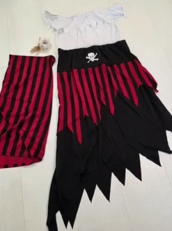 Merirosvoasu naisille koko L