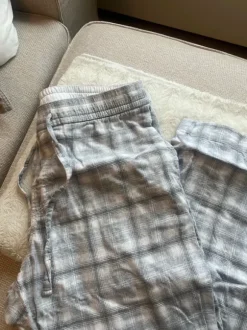 miesten h&m harmaat pyjamahousut