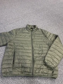 Miesten kevyttoppatakki