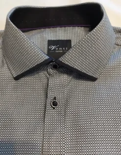 Miesten laadukas kauluspaita.