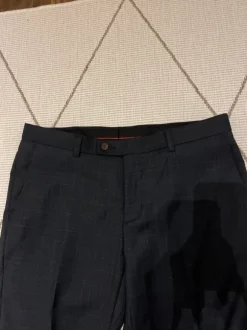 Miesten mustaharmaa pukusetti